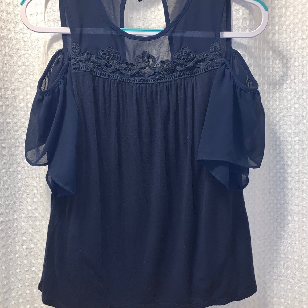 Cute cold shoulder top!